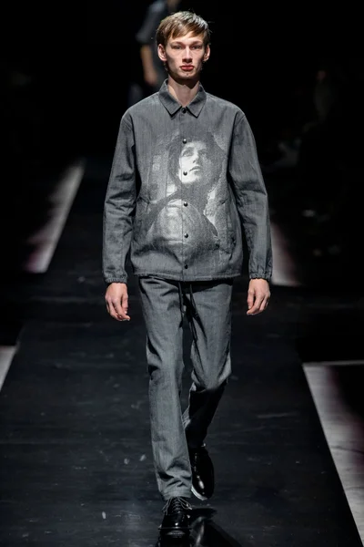 Look 48